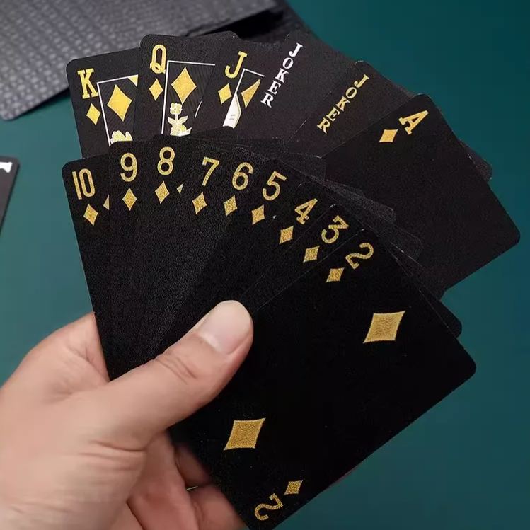 Blume 高端PVC金色扑克牌｜防水耐用 家用斗地主掼蛋专用卡牌（黑金 / 紅金）
