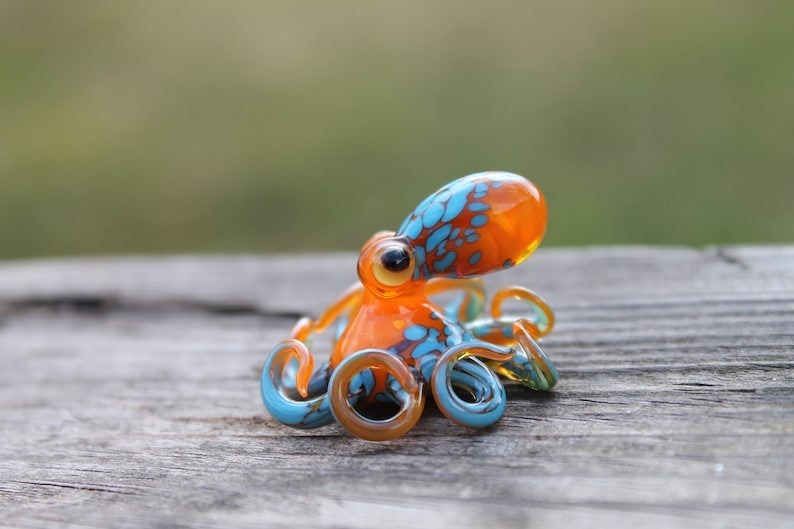 💝Mother's Day Gift Buy 2 Get 1 Free--Captivating Octopus Glass Figurine🤩