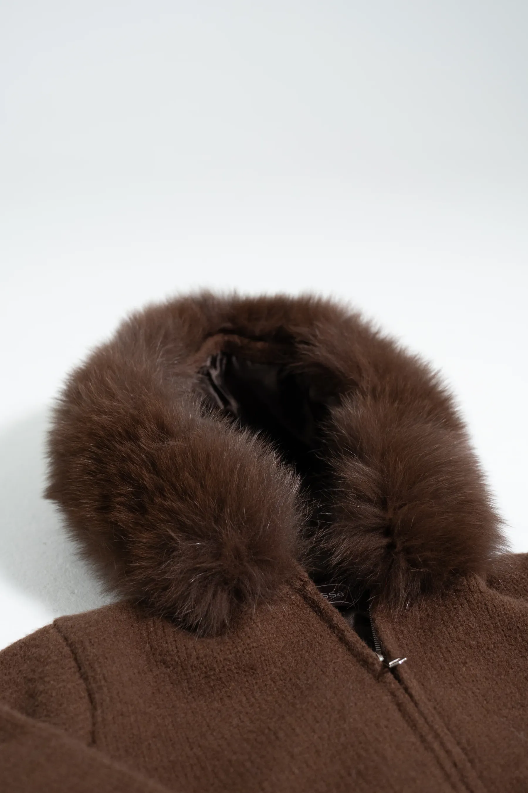 Elegáns női kapucnis plüssgalléros kabát