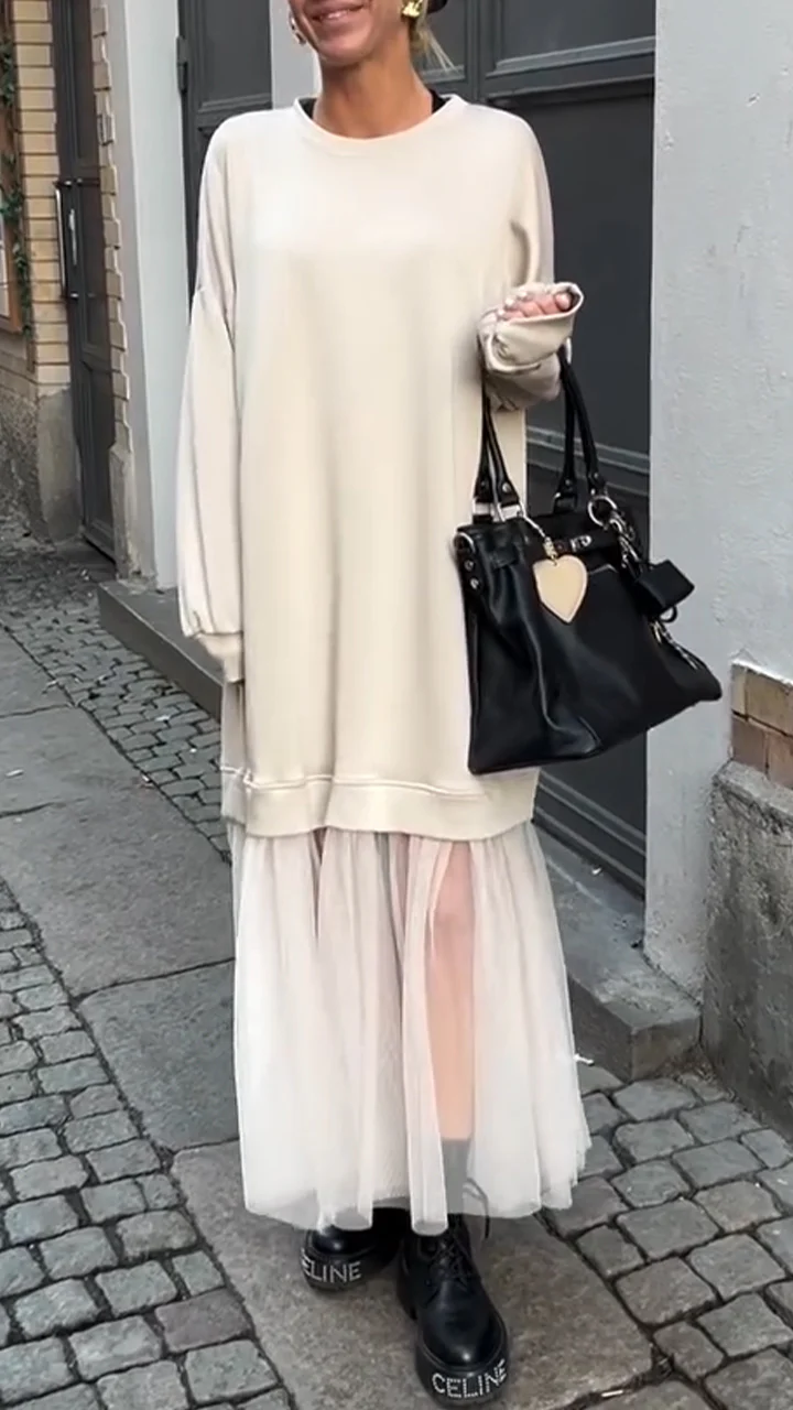 Női lezser ruha kerek nyakkal és csipkevarrással