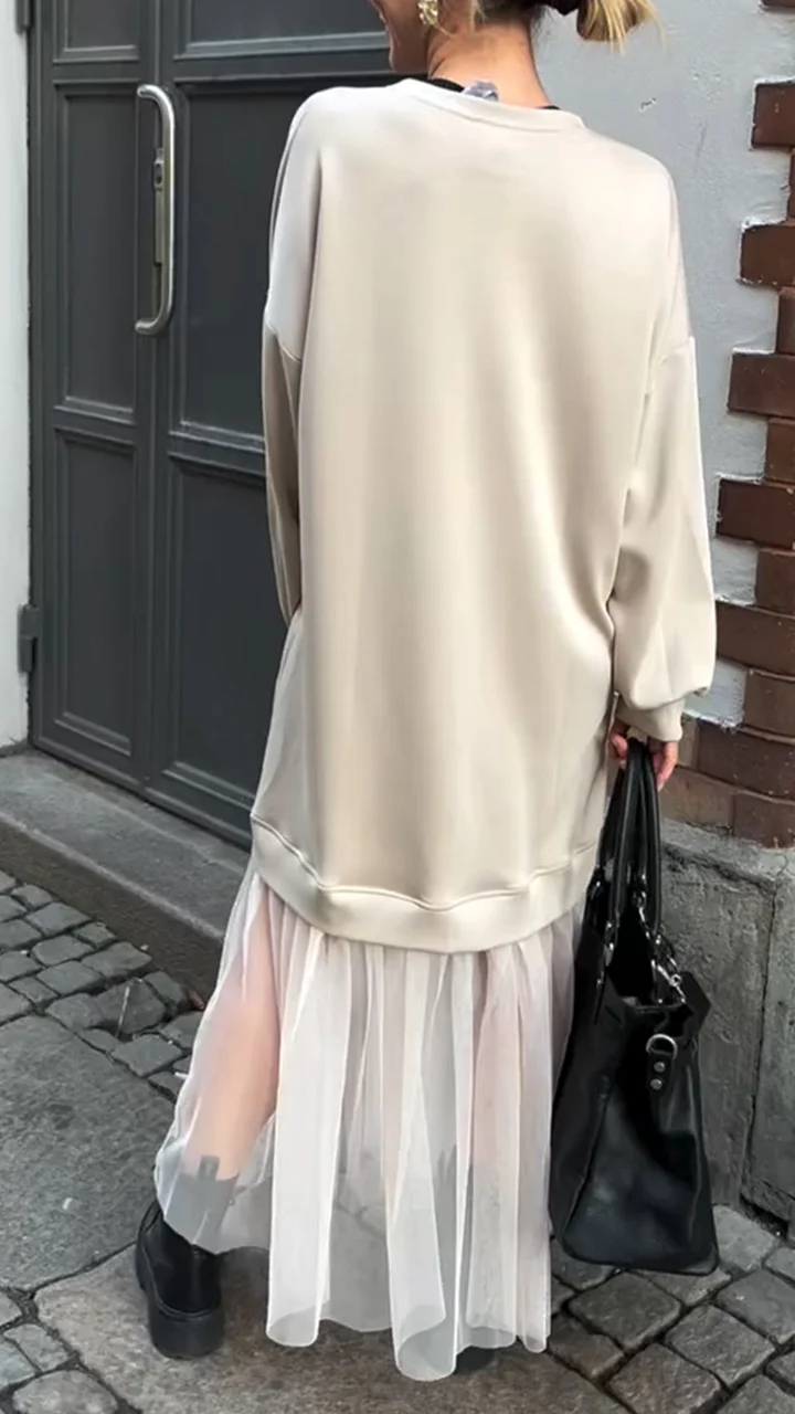 Női lezser ruha kerek nyakkal és csipkevarrással