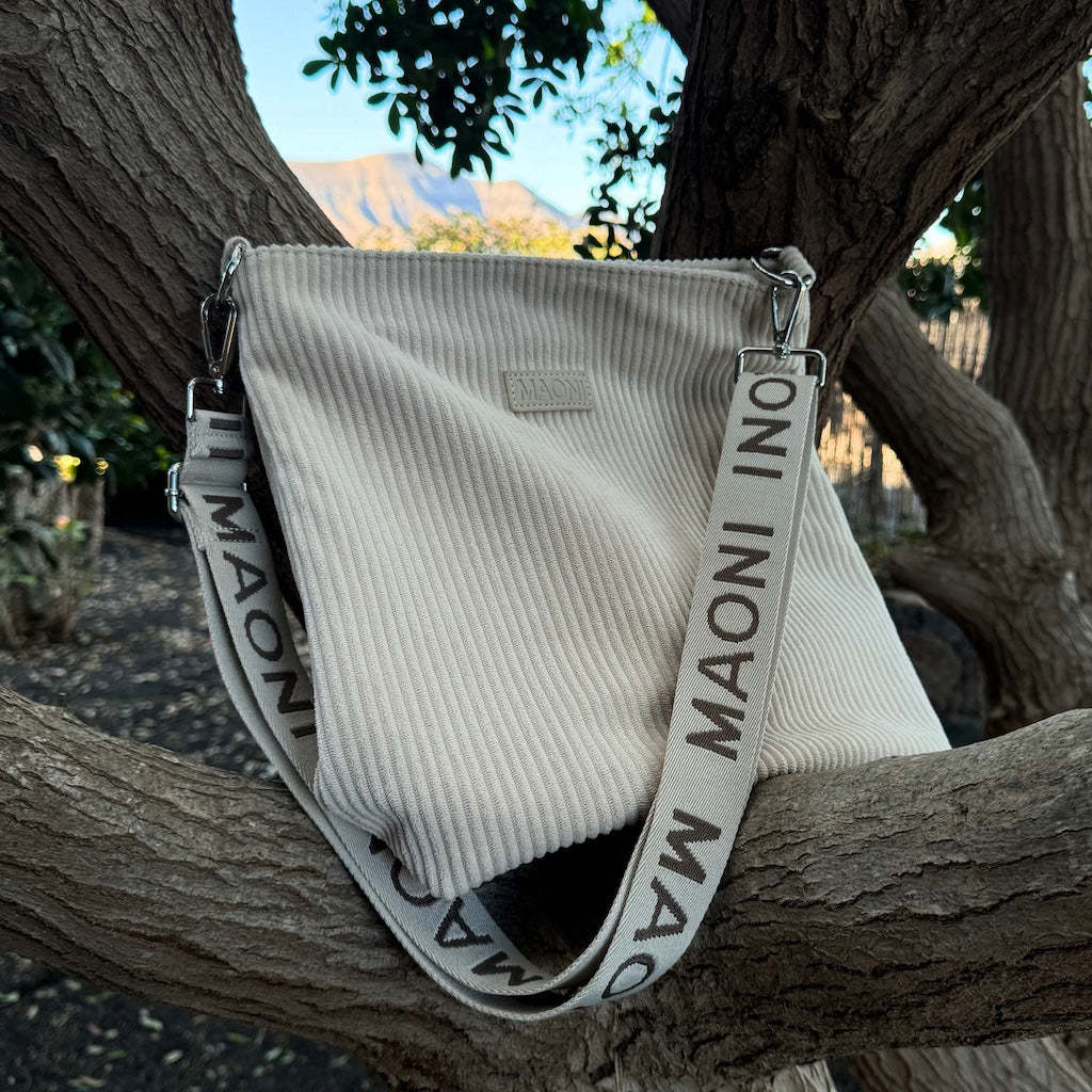 Nagy kapacitású gyapjú bársony láncos válltáska