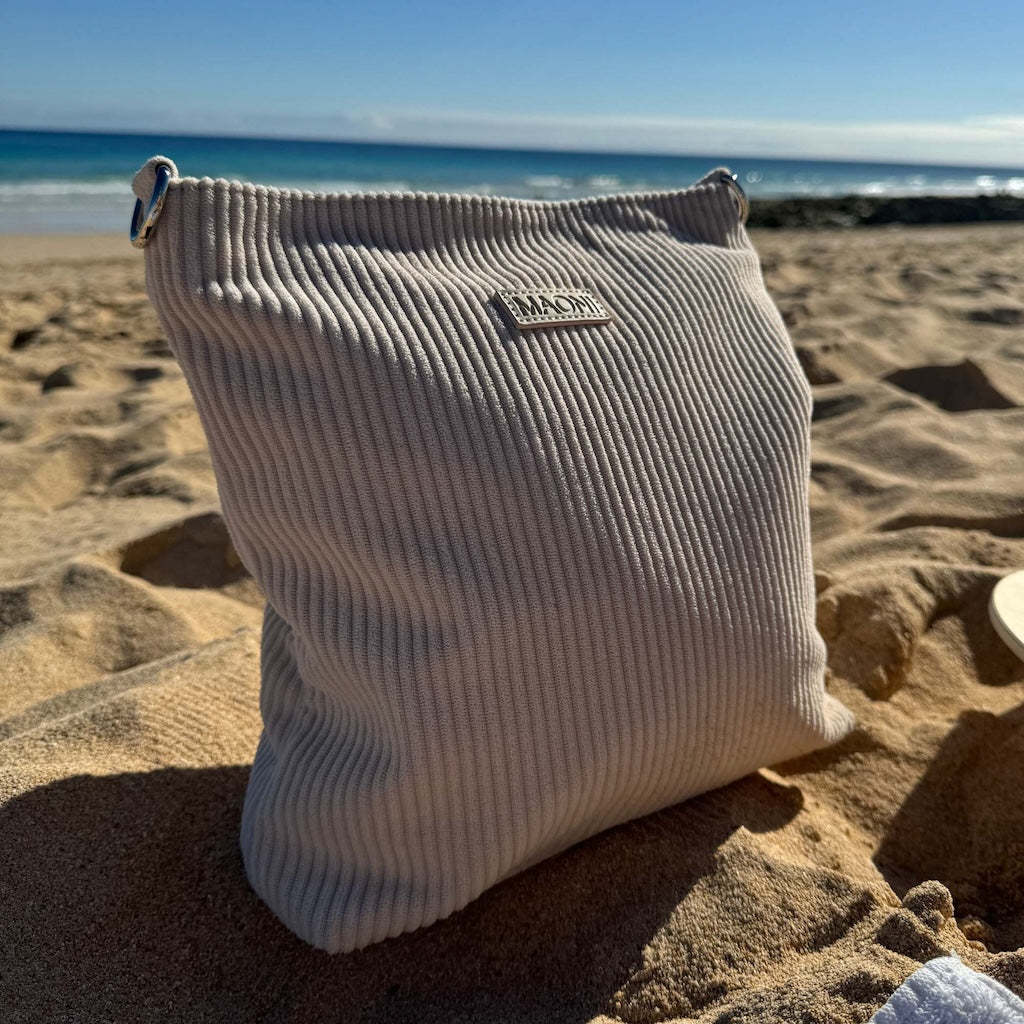 Nagy kapacitású gyapjú bársony láncos válltáska