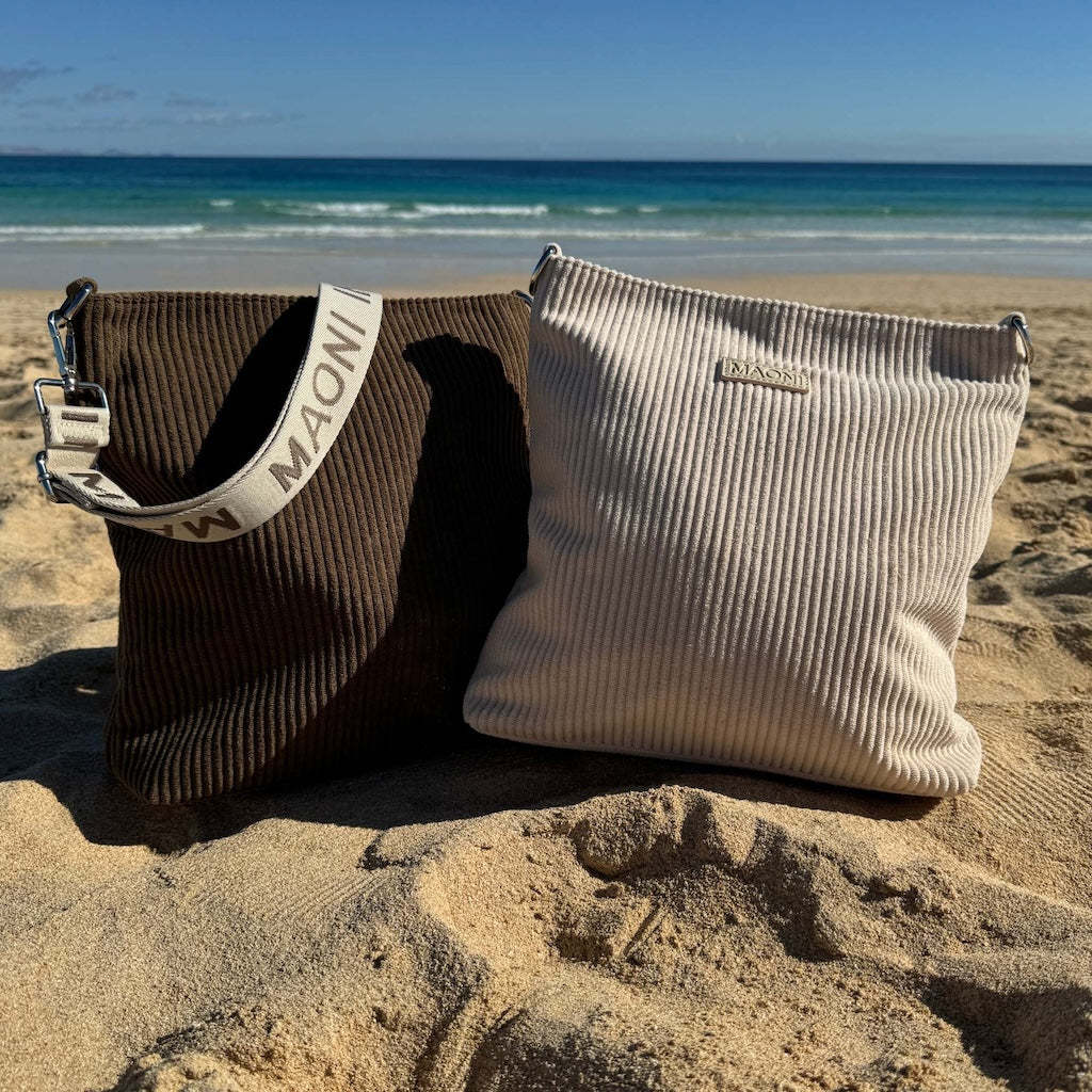 Nagy kapacitású gyapjú bársony láncos válltáska