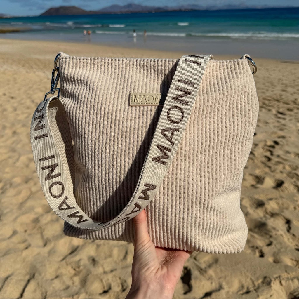 Nagy kapacitású gyapjú bársony láncos válltáska