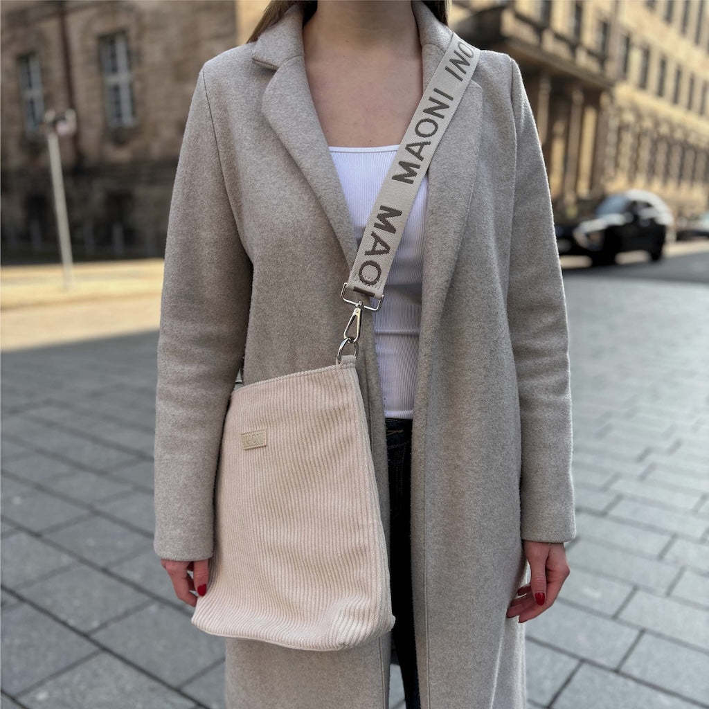 Nagy kapacitású gyapjú bársony láncos válltáska