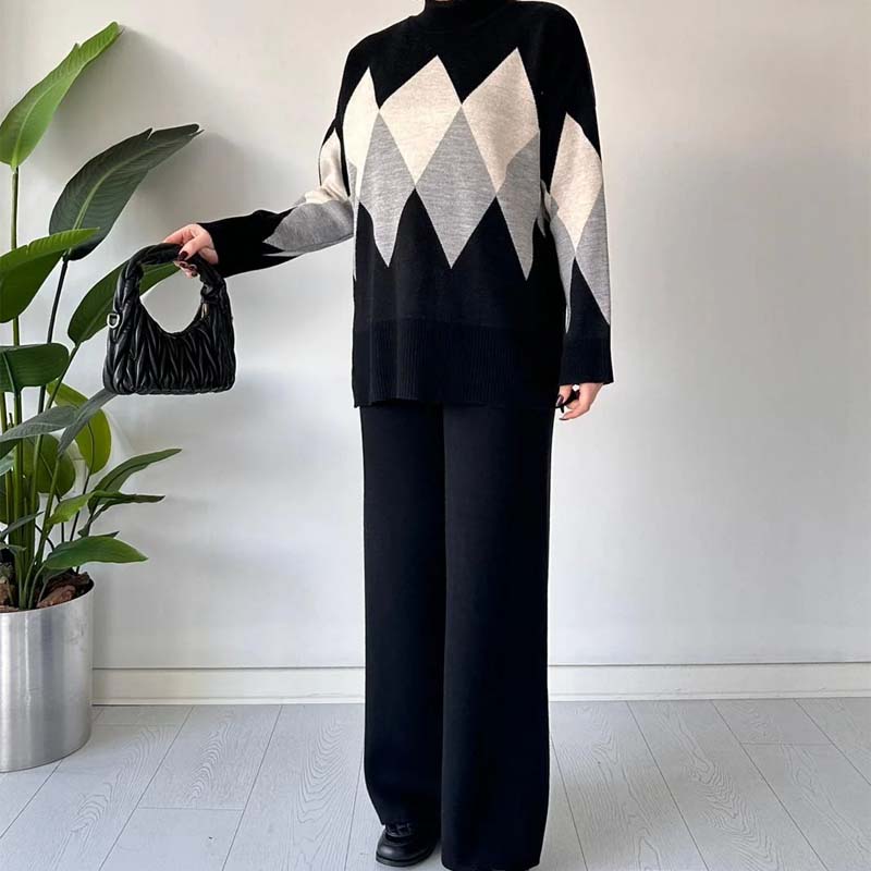 Divatos, színblokkoló rombuszmintás pulóver és nadrág szett