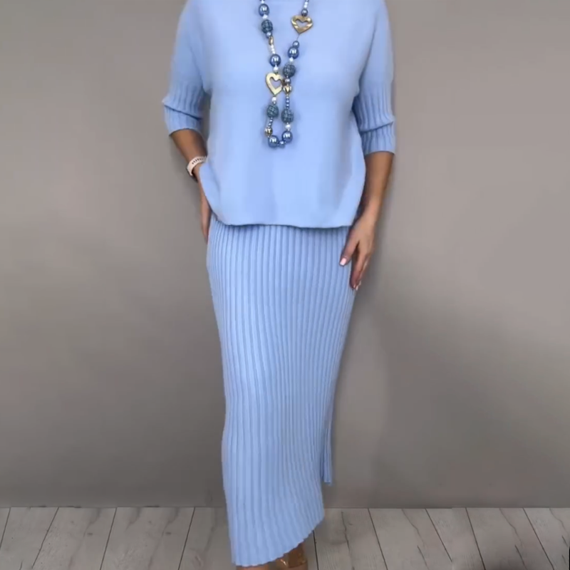 Elegáns, kétrészes szett, amely egy kötött pulóverből és egy midi szoknyából áll