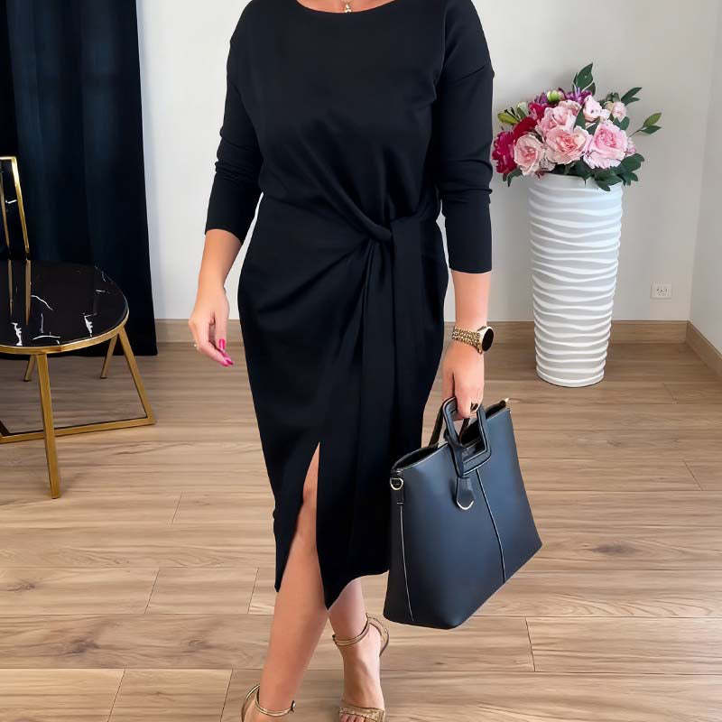 Elegáns, övvel díszített női ruha