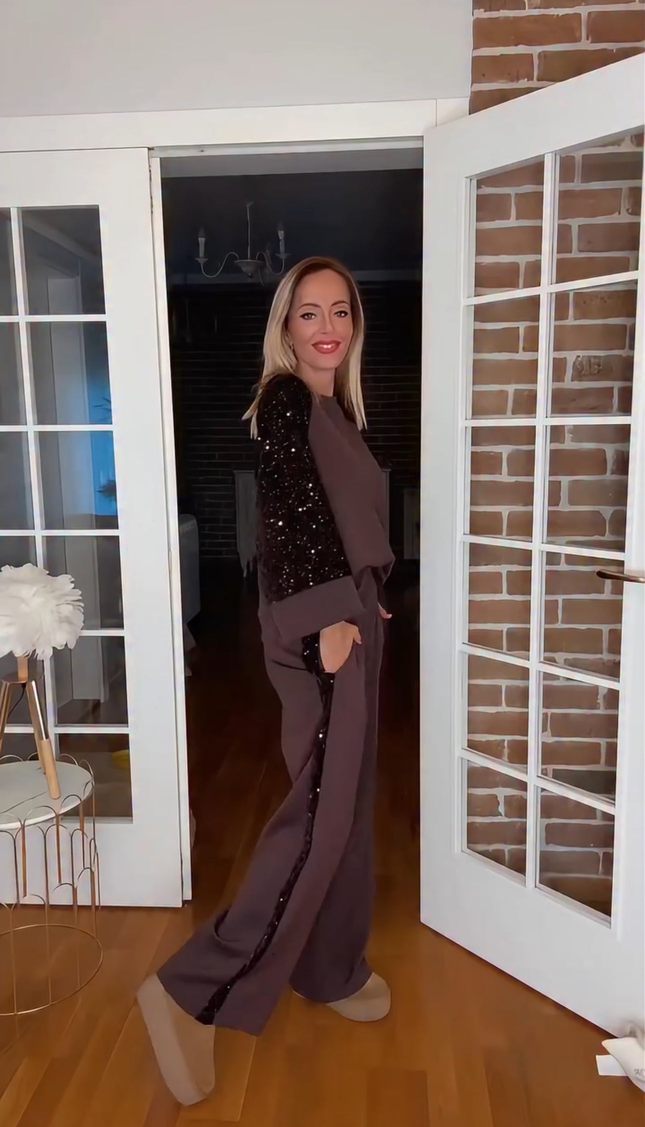 Női kerek nyakú, flitteres, elegáns kétrészes szett