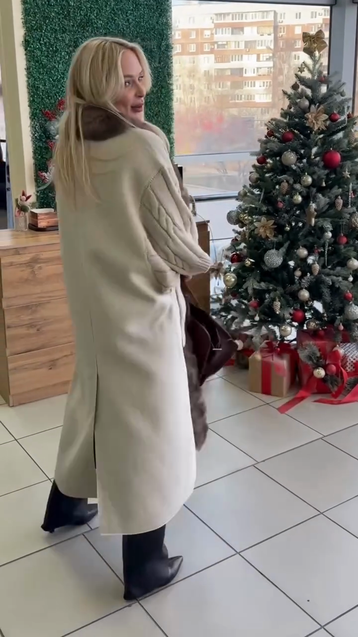 Női hosszú kötött sálkabát szőrmegallérral