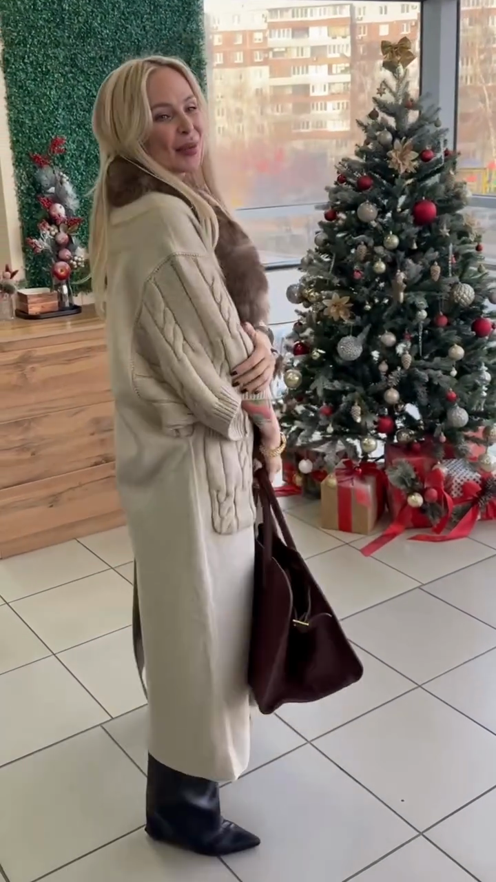 Női hosszú kötött sálkabát szőrmegallérral