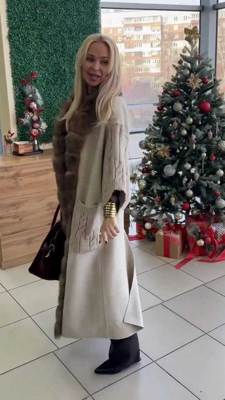 Női hosszú kötött sálkabát szőrmegallérral