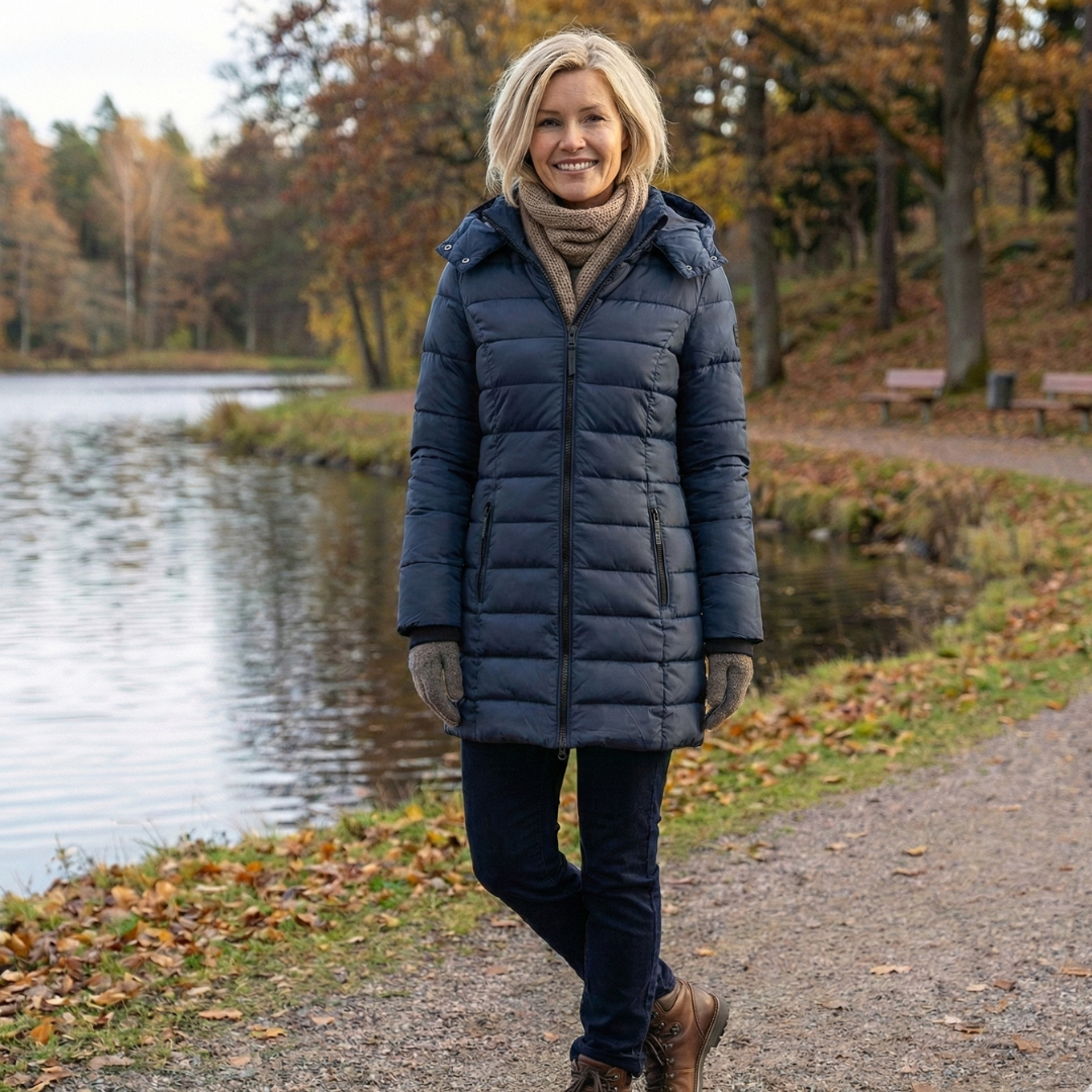 Női kapucnis, középhosszú pehelykabát