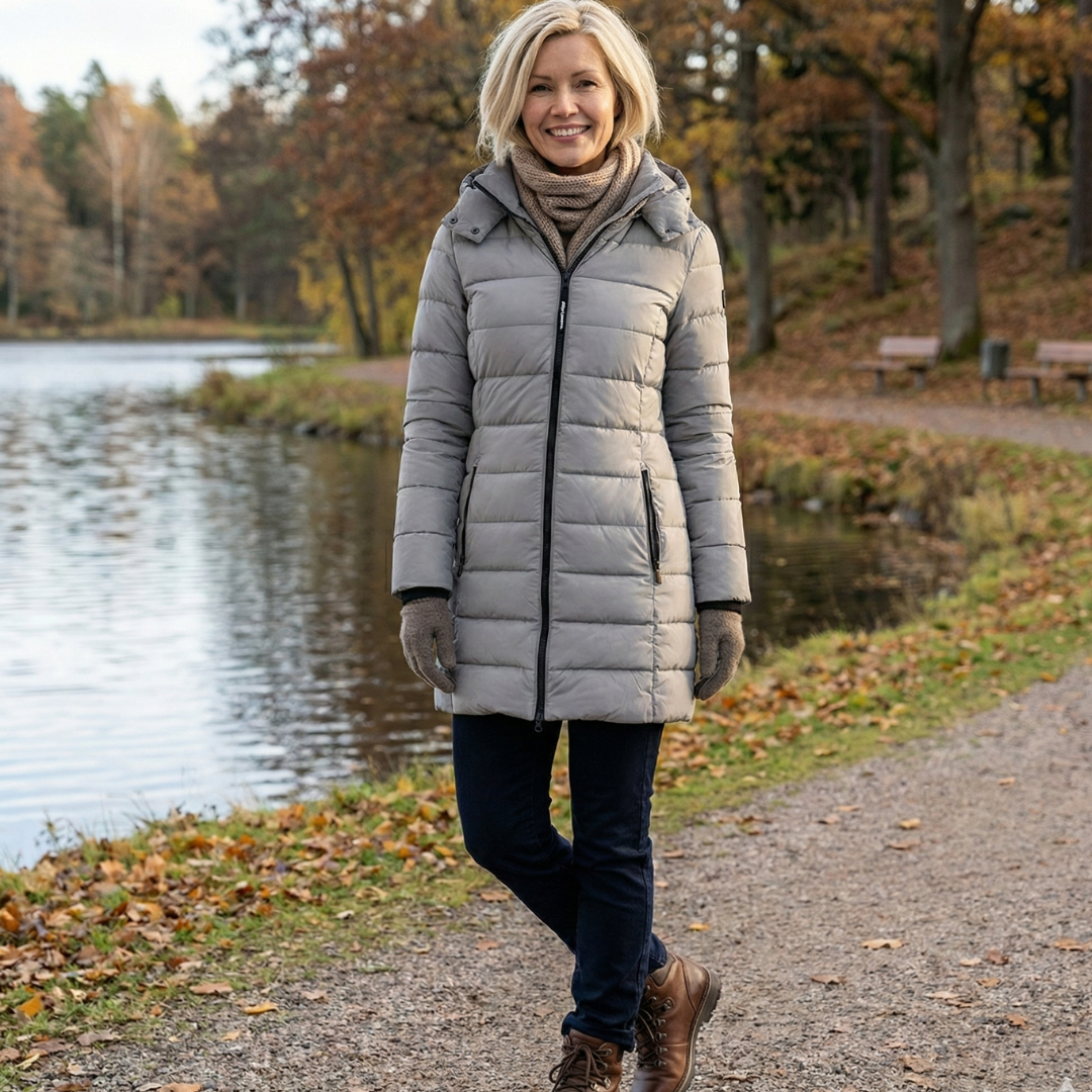 Női kapucnis, középhosszú pehelykabát