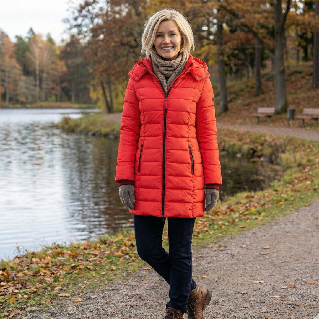 Női kapucnis, középhosszú pehelykabát