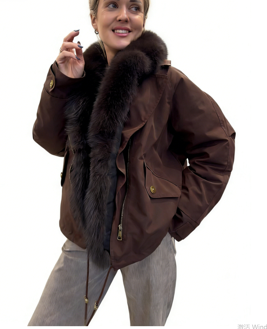 Plüss gallérral ellátott praktikus kabát