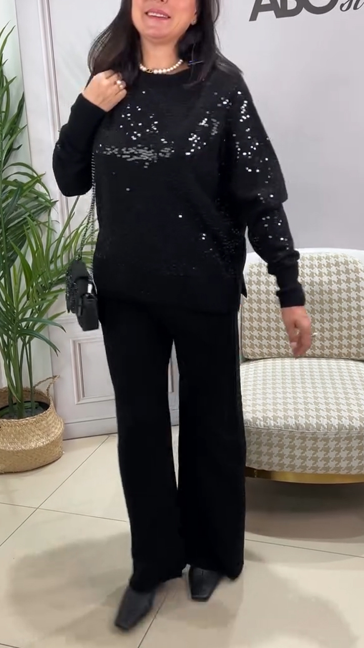 Női kerek nyakú, flitteres, lezser kosztüm