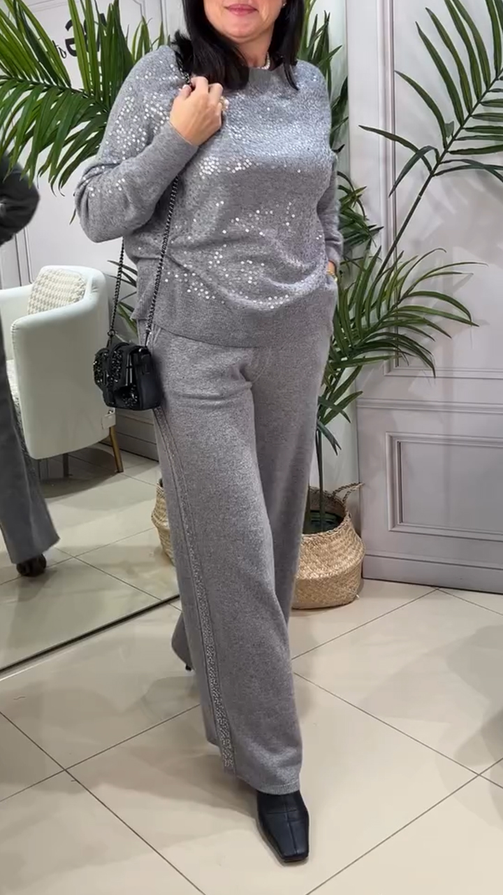 Női kerek nyakú, flitteres, lezser kosztüm