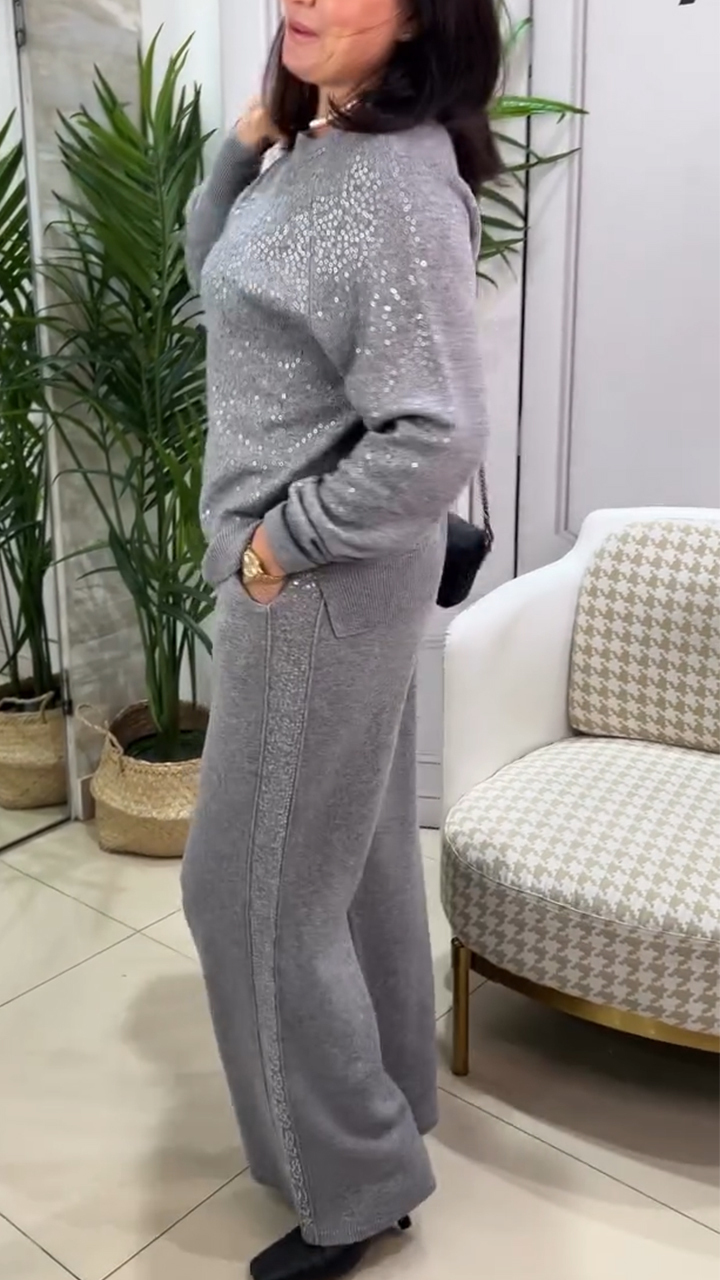 Női kerek nyakú, flitteres, lezser kosztüm