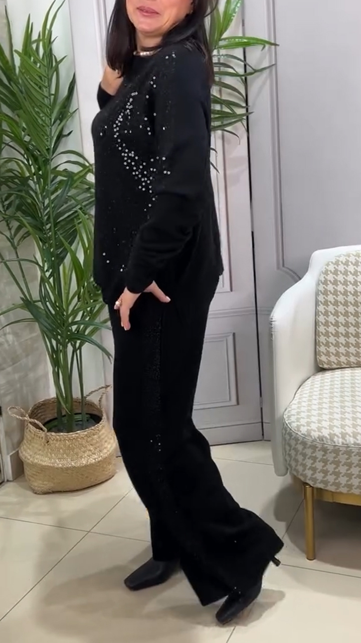 Női kerek nyakú, flitteres, lezser kosztüm