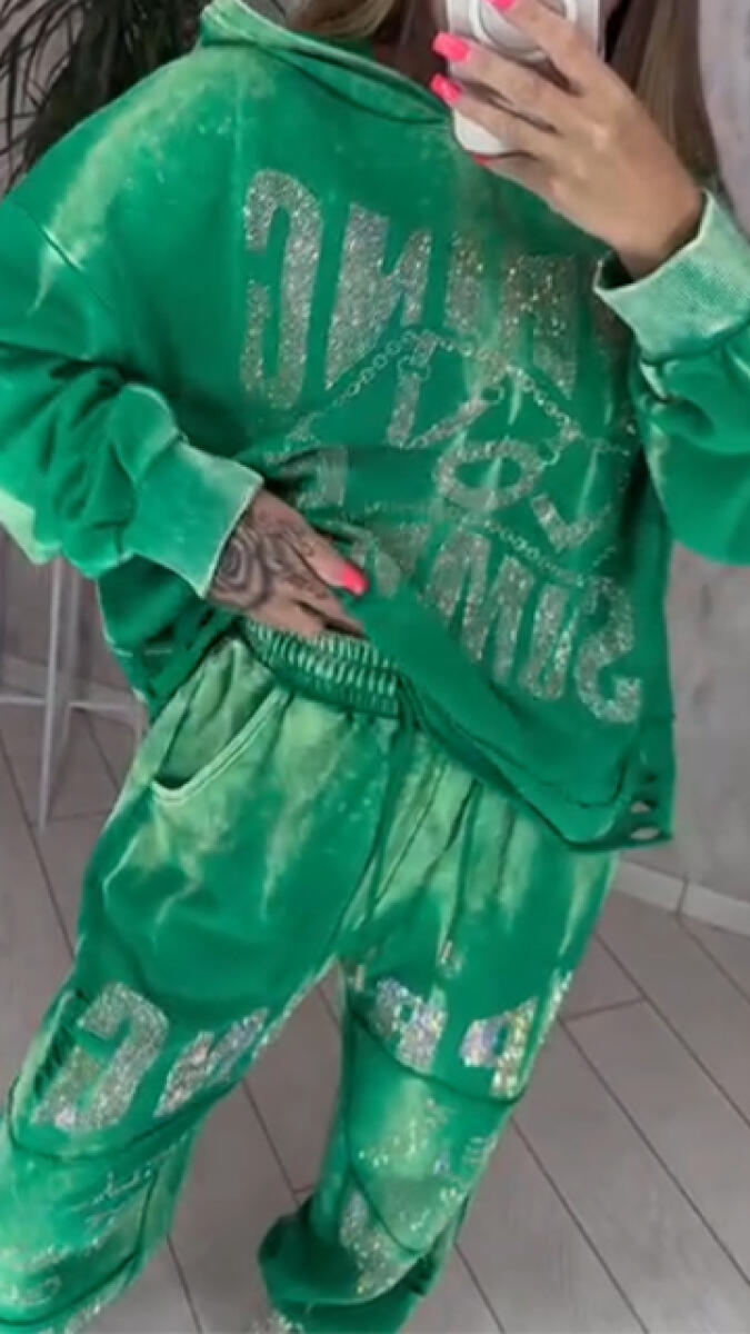 Női kerek nyakú strasszos kapucnis pulóver + nadrág lezser szett