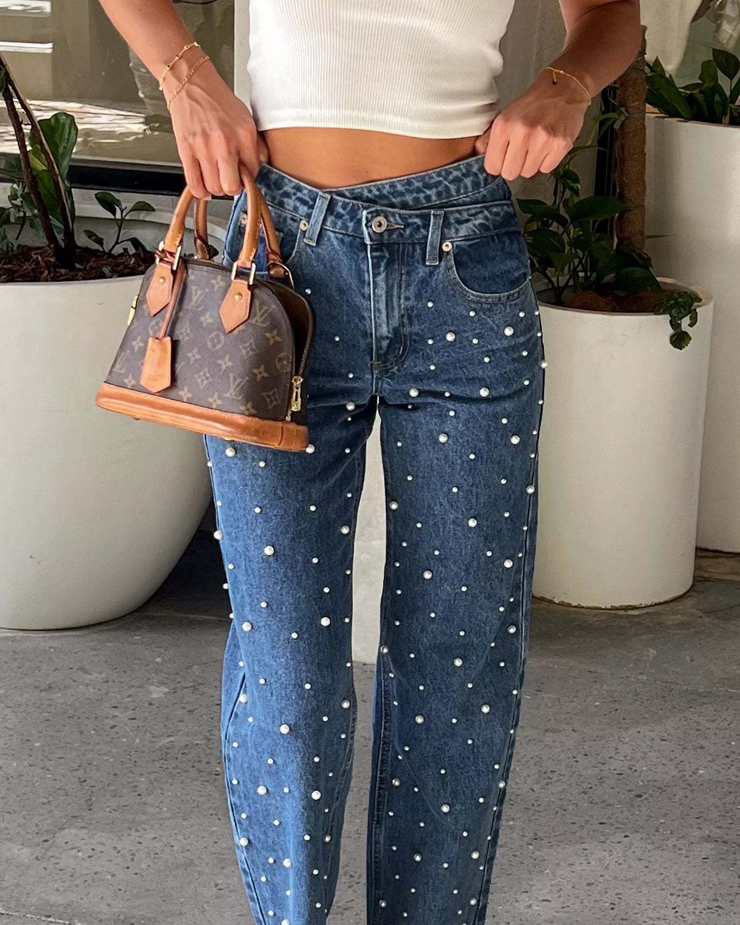 Női csillogó gyöngyös, közepesen mosott, magas derekú farmer