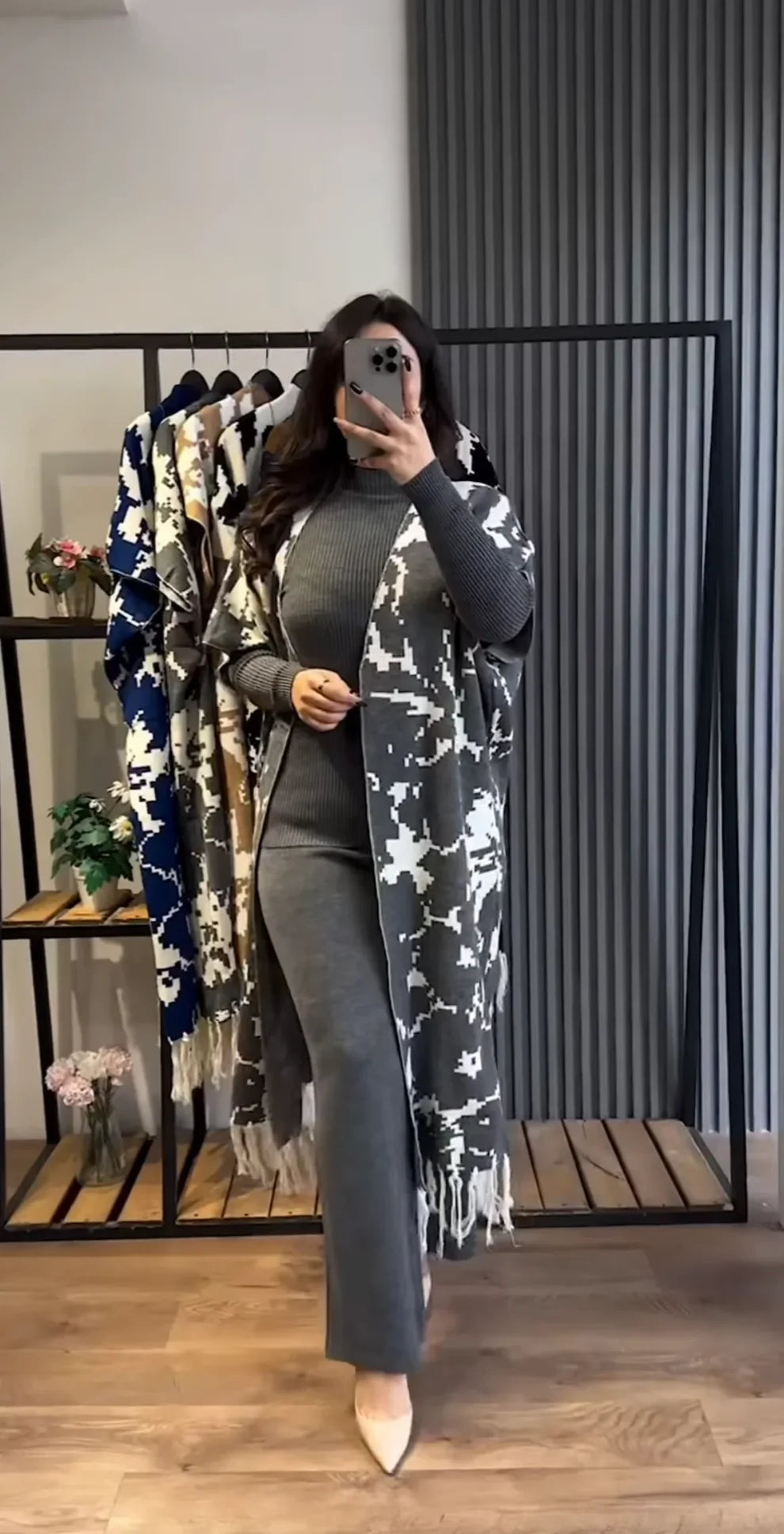 Női Virágos Bojtos Hosszú Háromrészes Szett