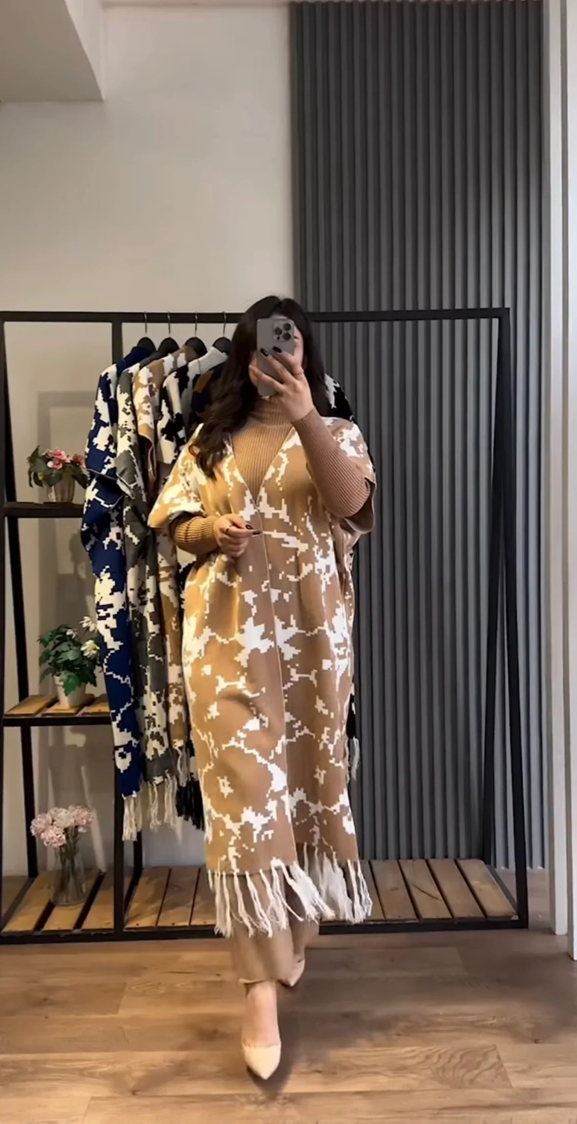 Női Virágos Bojtos Hosszú Háromrészes Szett