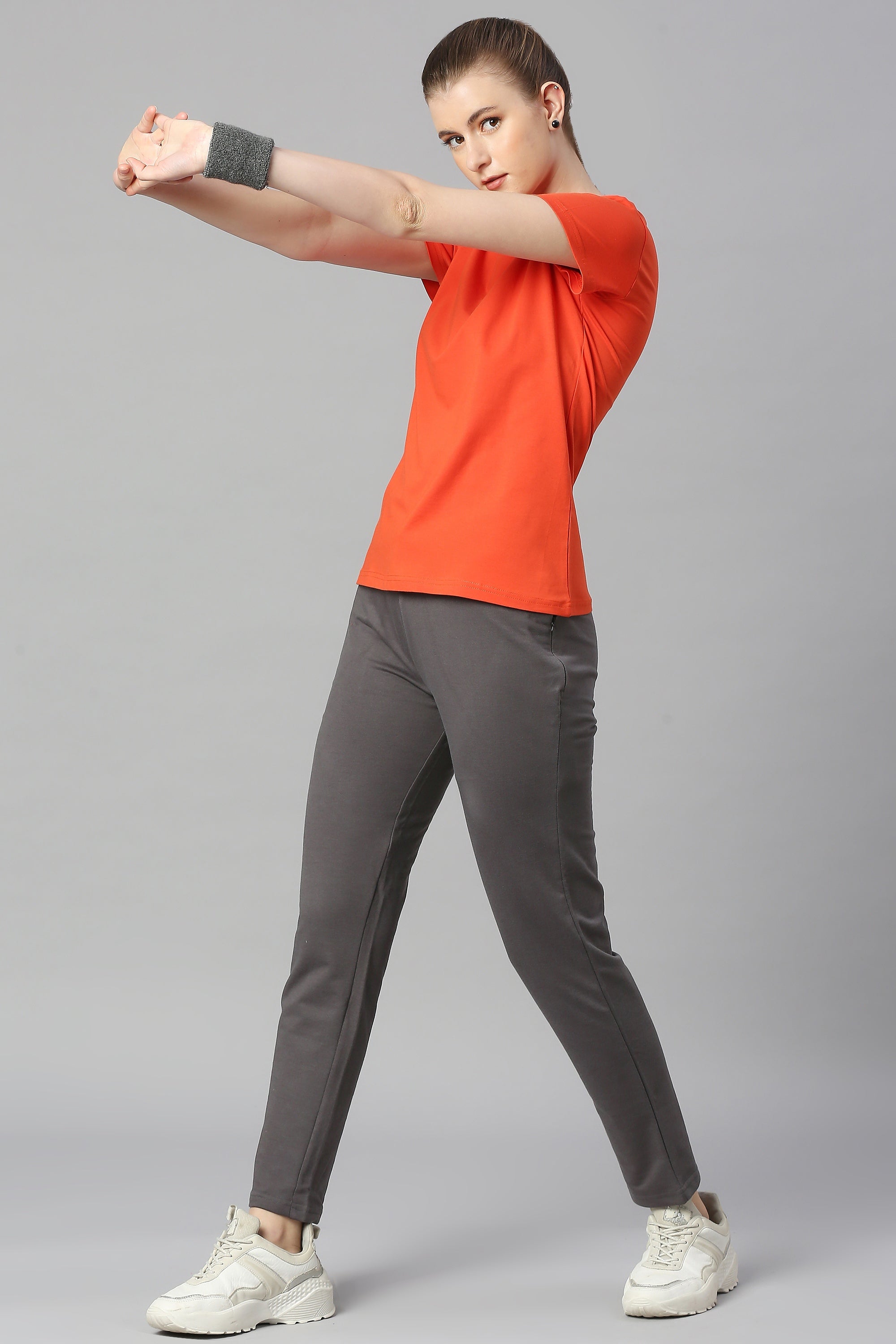 Szürke és melange szürke fésült pamut futónadrág nőknek