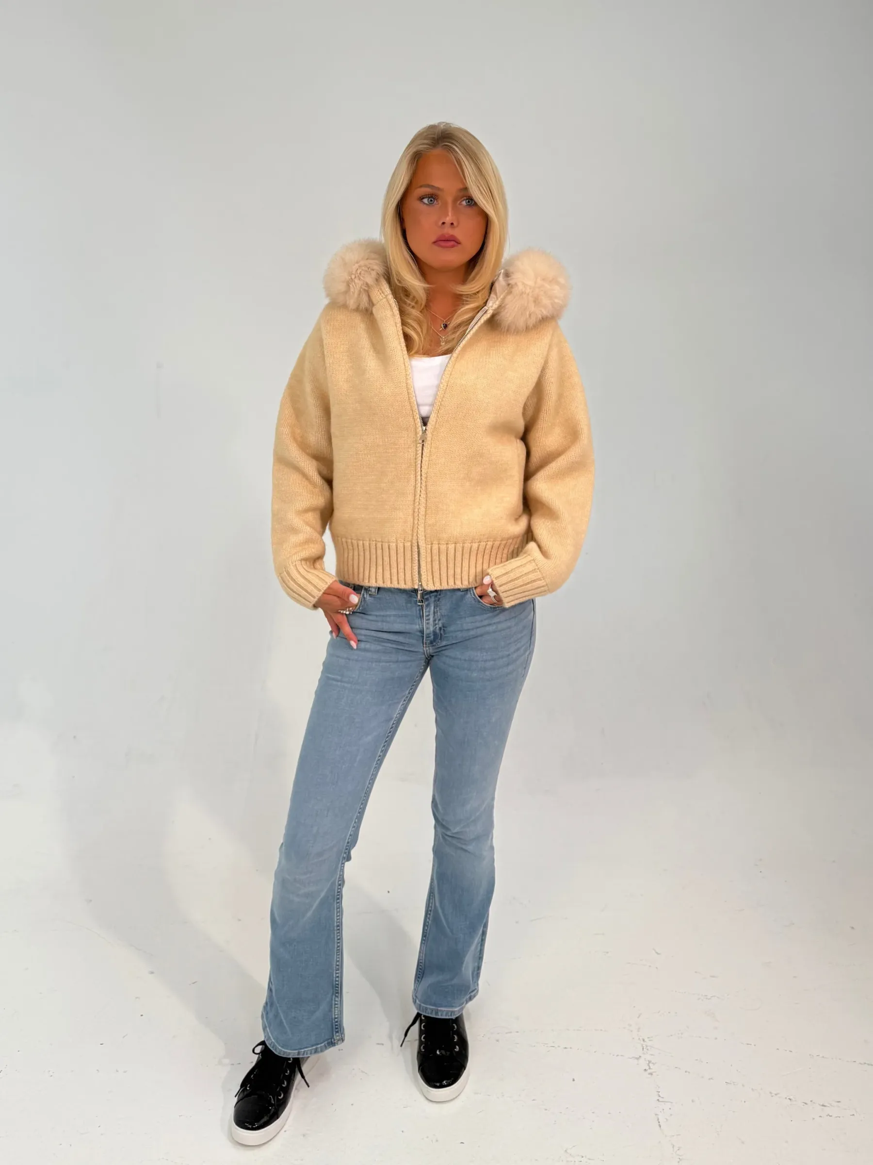 Elegáns női kapucnis plüssgalléros kabát