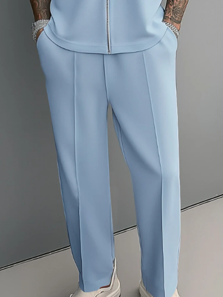 Laza és minimalista kétrészes férfi öltöny