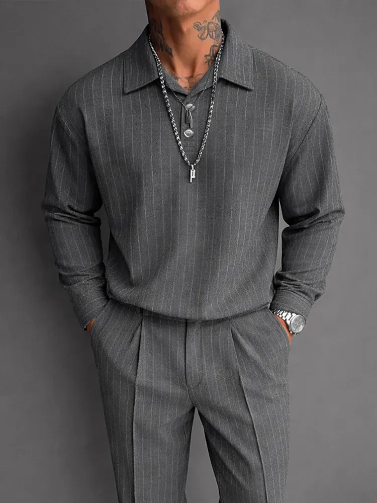 Férfi lezser csíkos kétrészes öltöny hajtókával