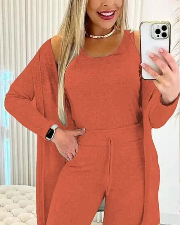 Női kerek nyakú trikó és húzózsinóros nadrág szett kabáttal