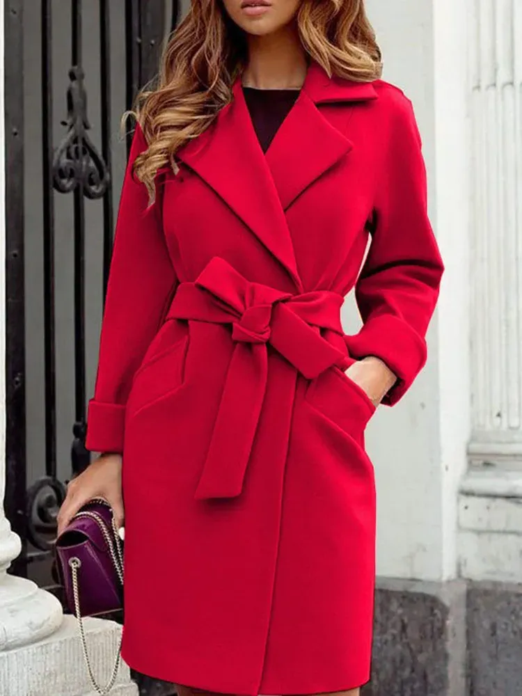 Női hajtókás, karcsúsított öves, egyszínű kabát