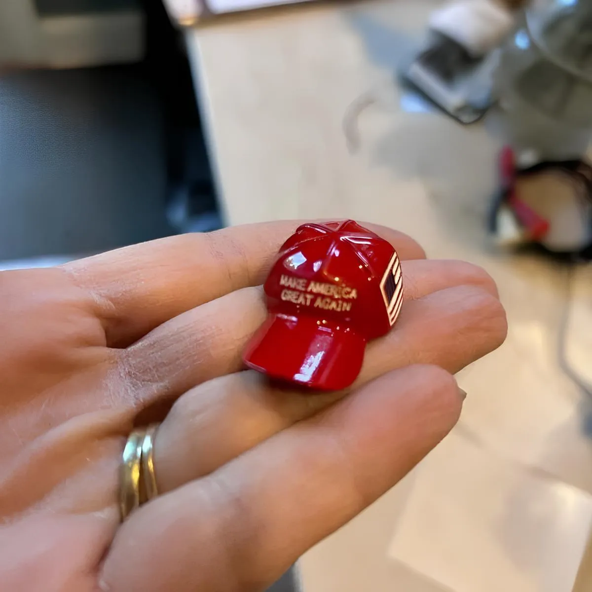 🔥"Make America Great Again"🗽 - Red Hat Keychain