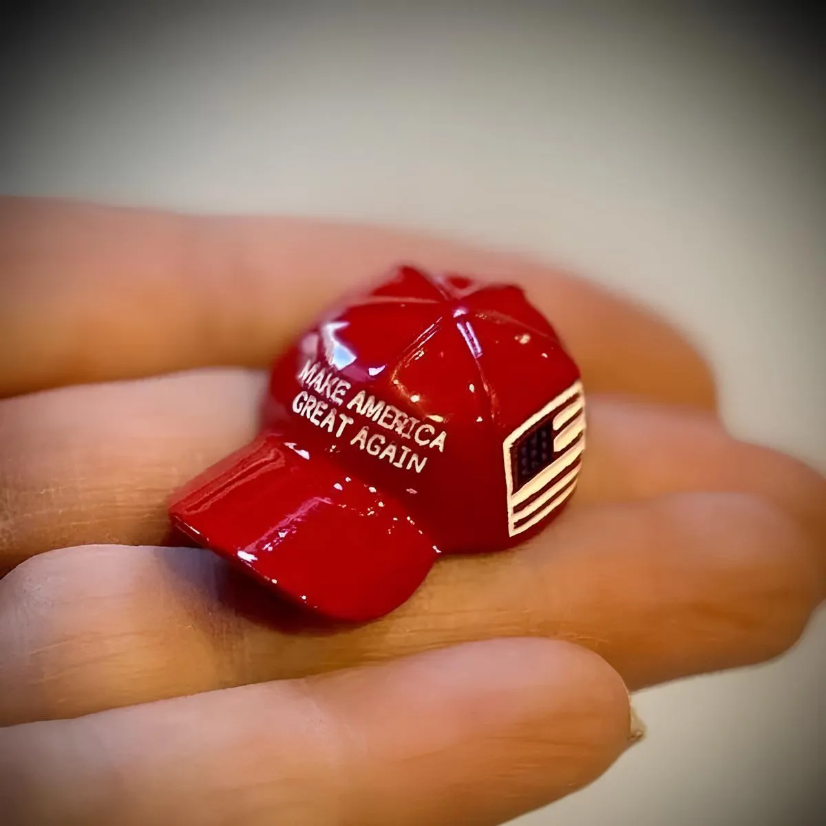 🔥"Make America Great Again"🗽 - Red Hat Keychain