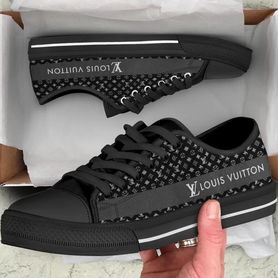 Zapatos bajos de lona negros de lujo.