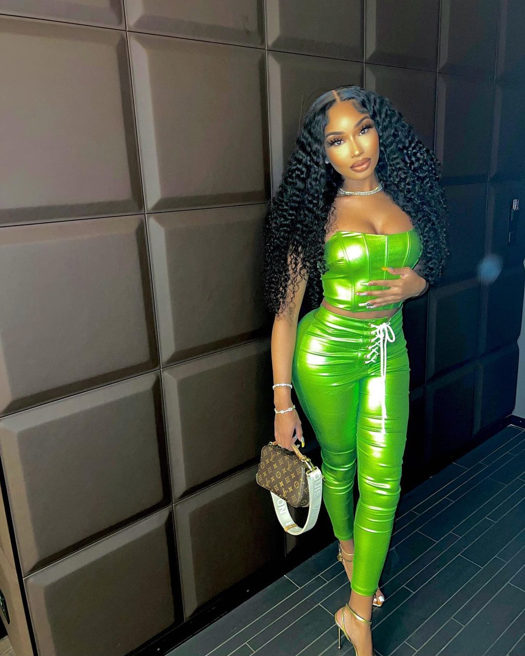 Raw Hair Italian Curly Wig 13x4 13x6 HD Lace Wigs Italian Wave 160% 200% Density Wig