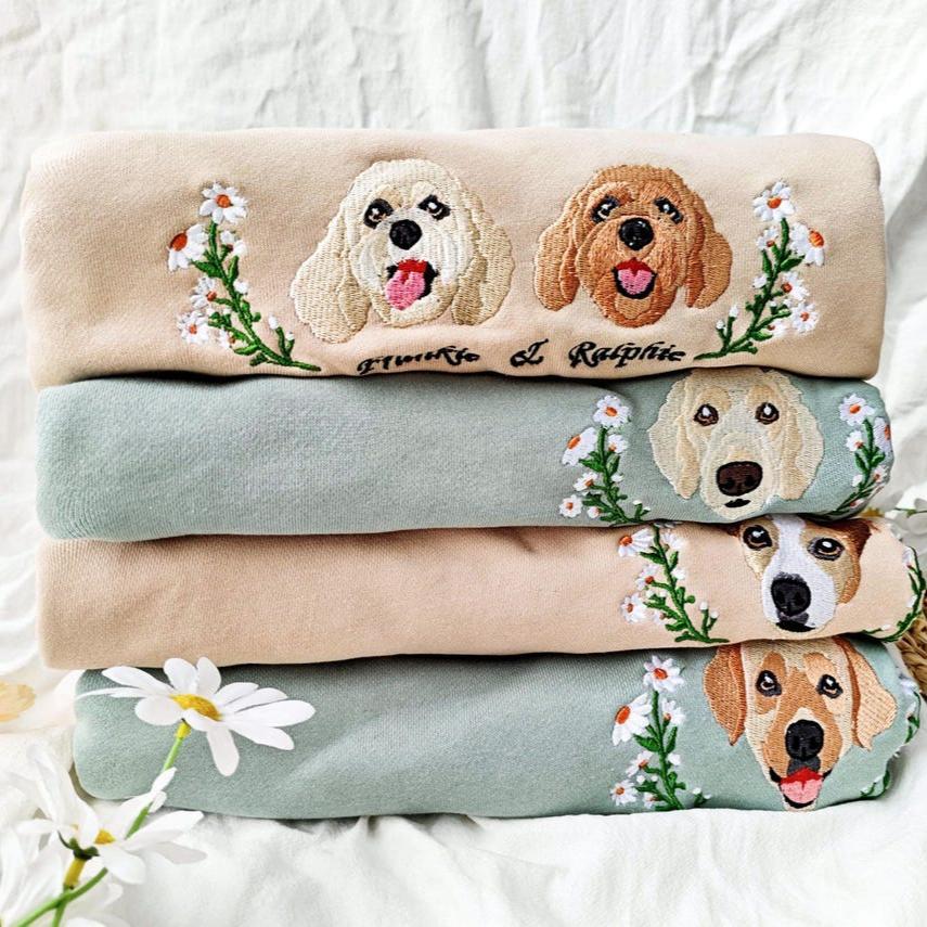 Embroidered Pet Face and Name Wreath Sweatshirt Christmas Gift For Pet Lovers