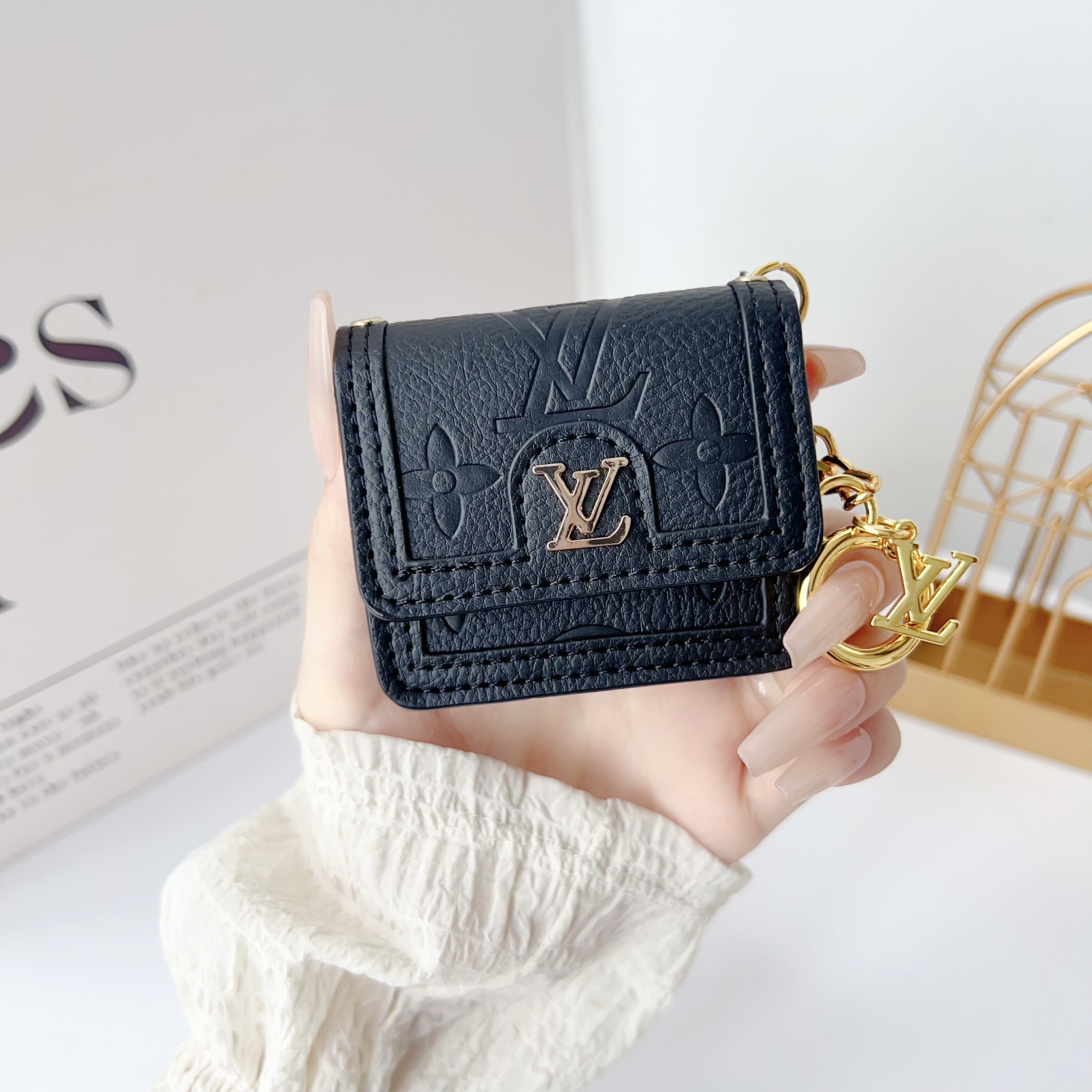 Luxury Leather Airpods Case With Crossbody Strap