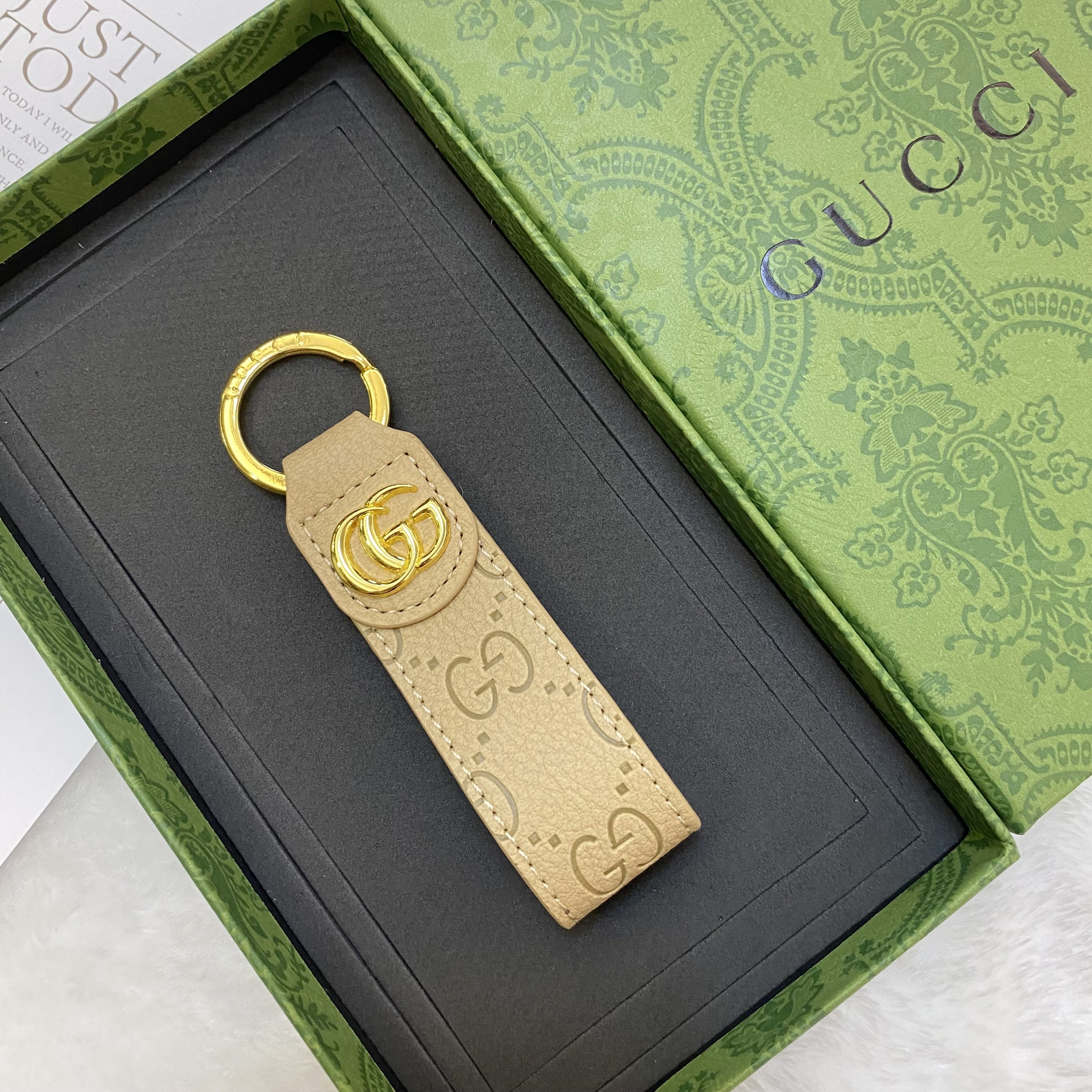 Luxury Leather Convenient Keychain
