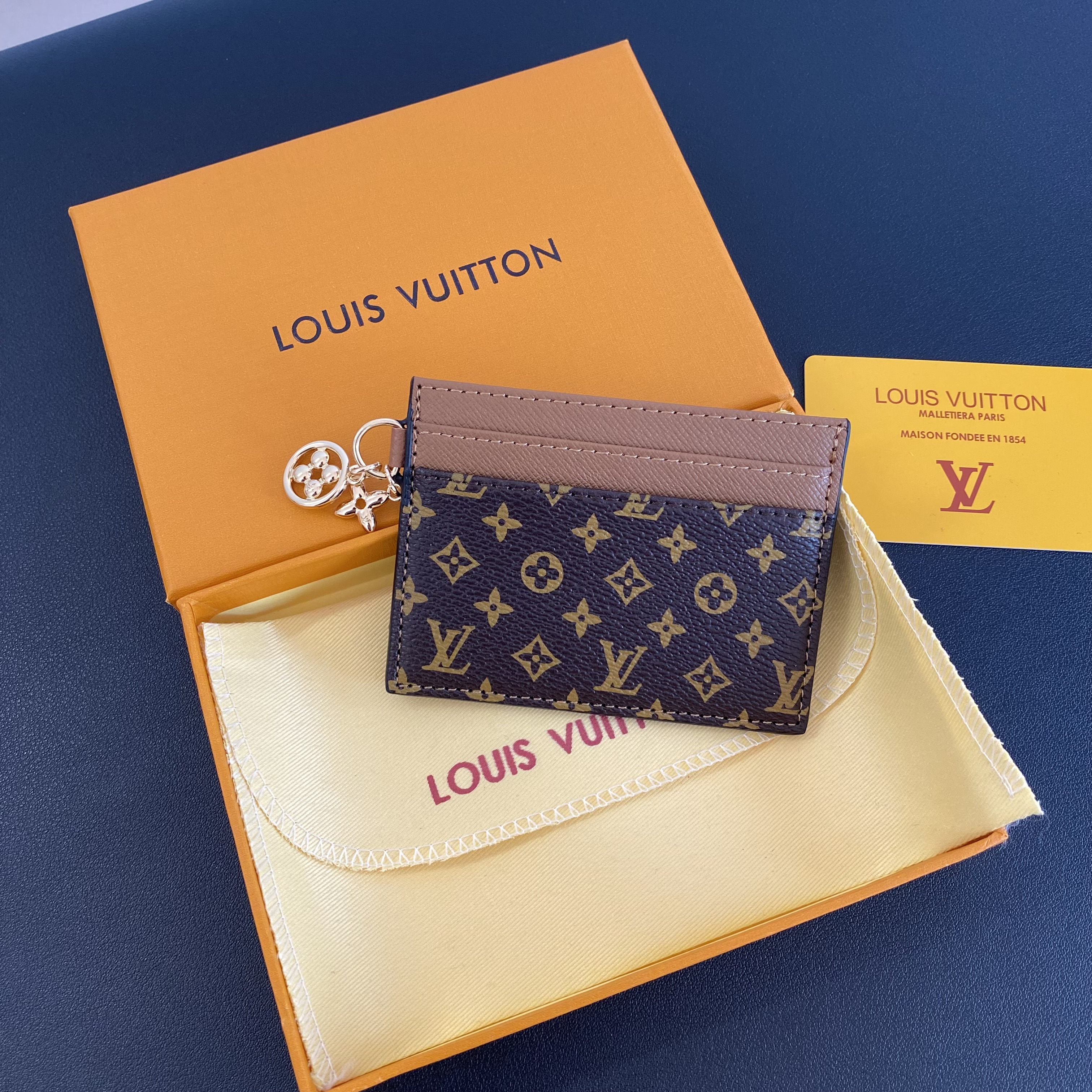 Louis Vuitton Classic Luxury Leather Wallet Card Holder Metal floral decoration-BELKCASE