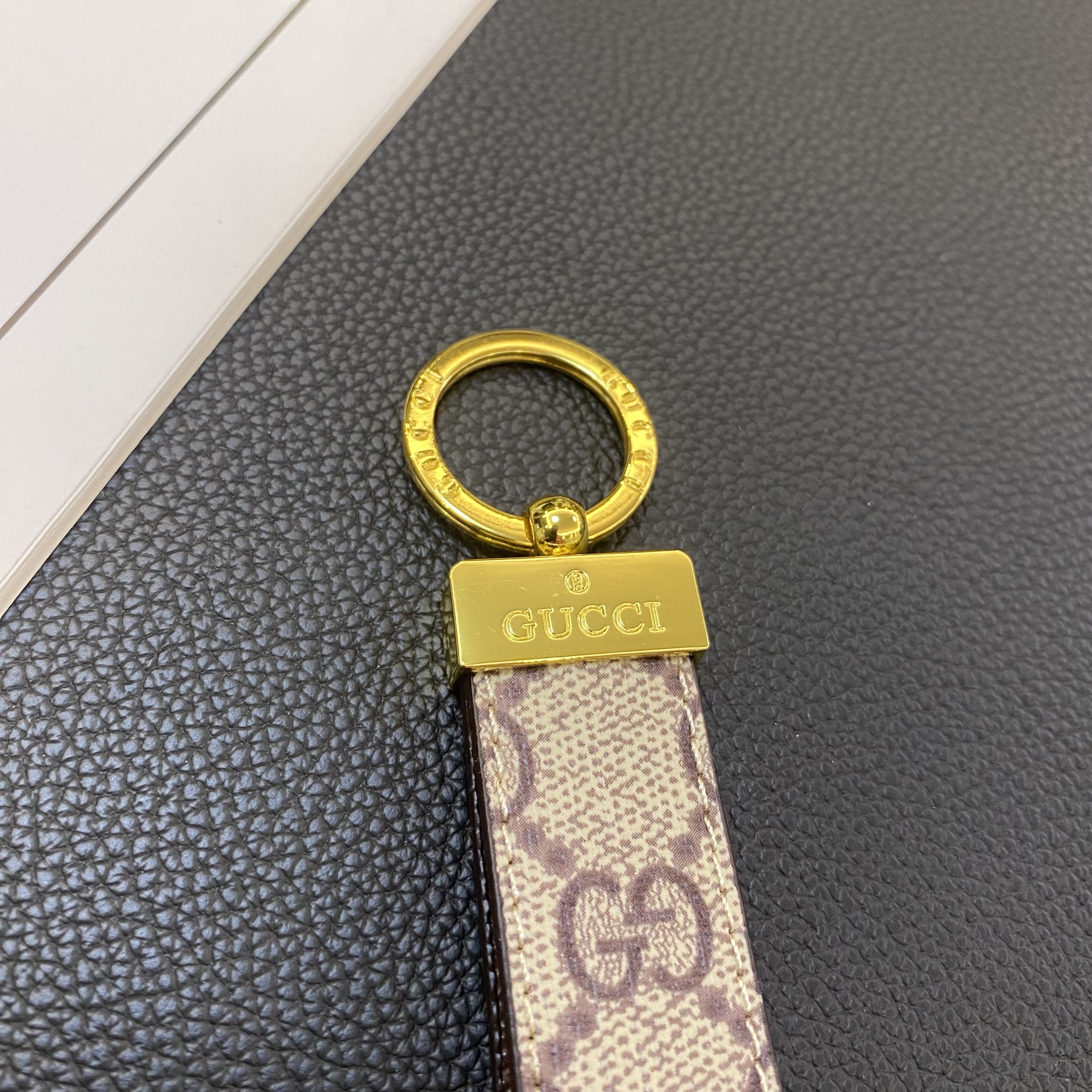 Gucci Luxury Leather Convenient Keychain