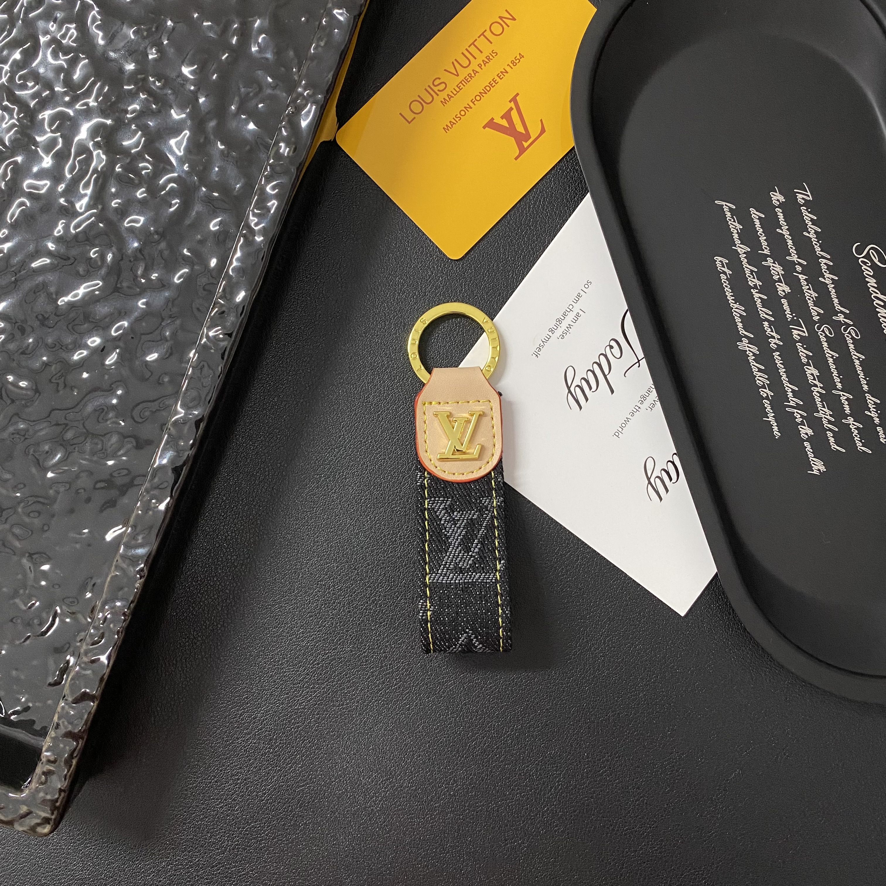 Luxury Leather Convenient Keychain