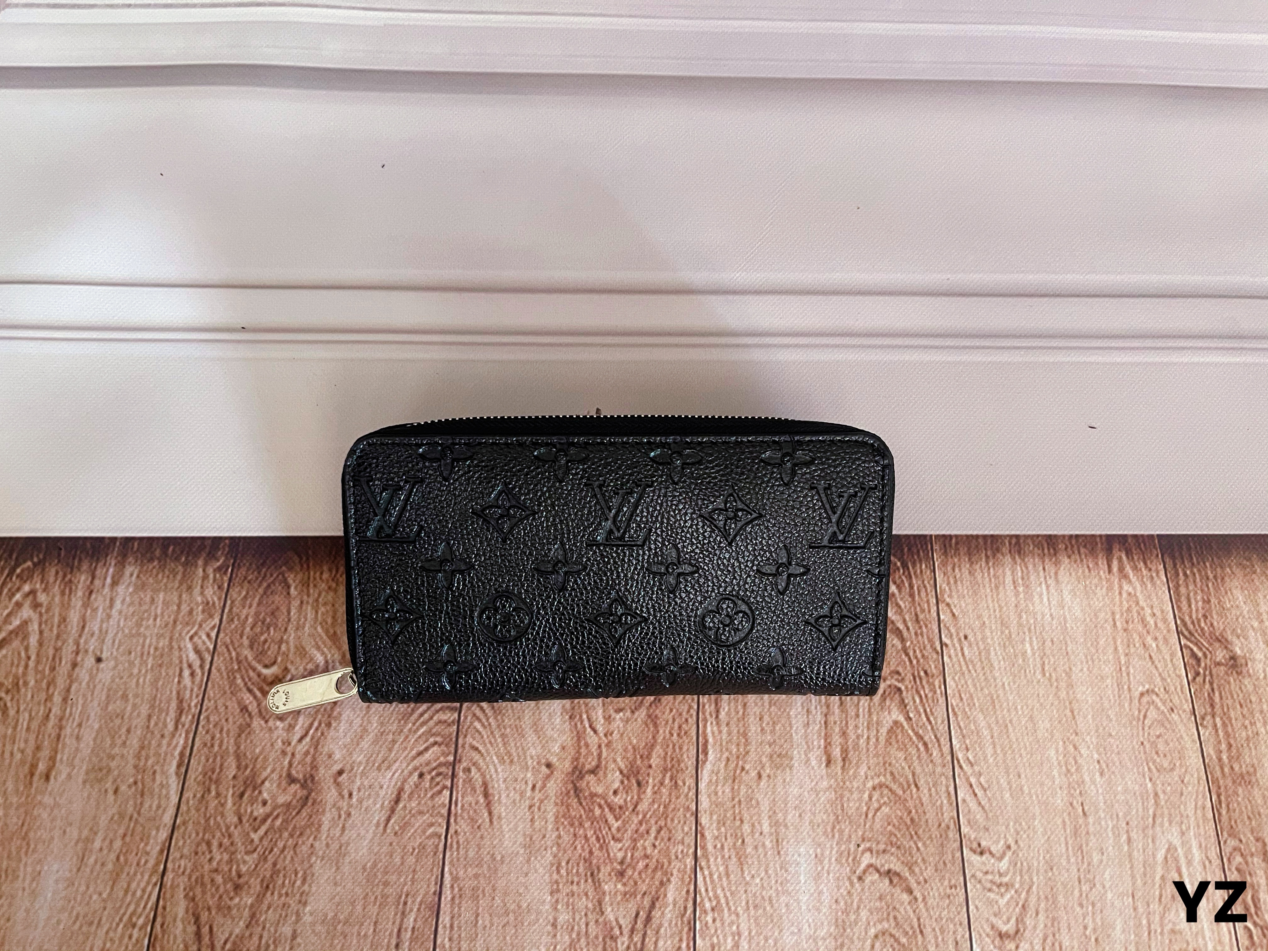 luxurious Leather Zipper Long Wallet