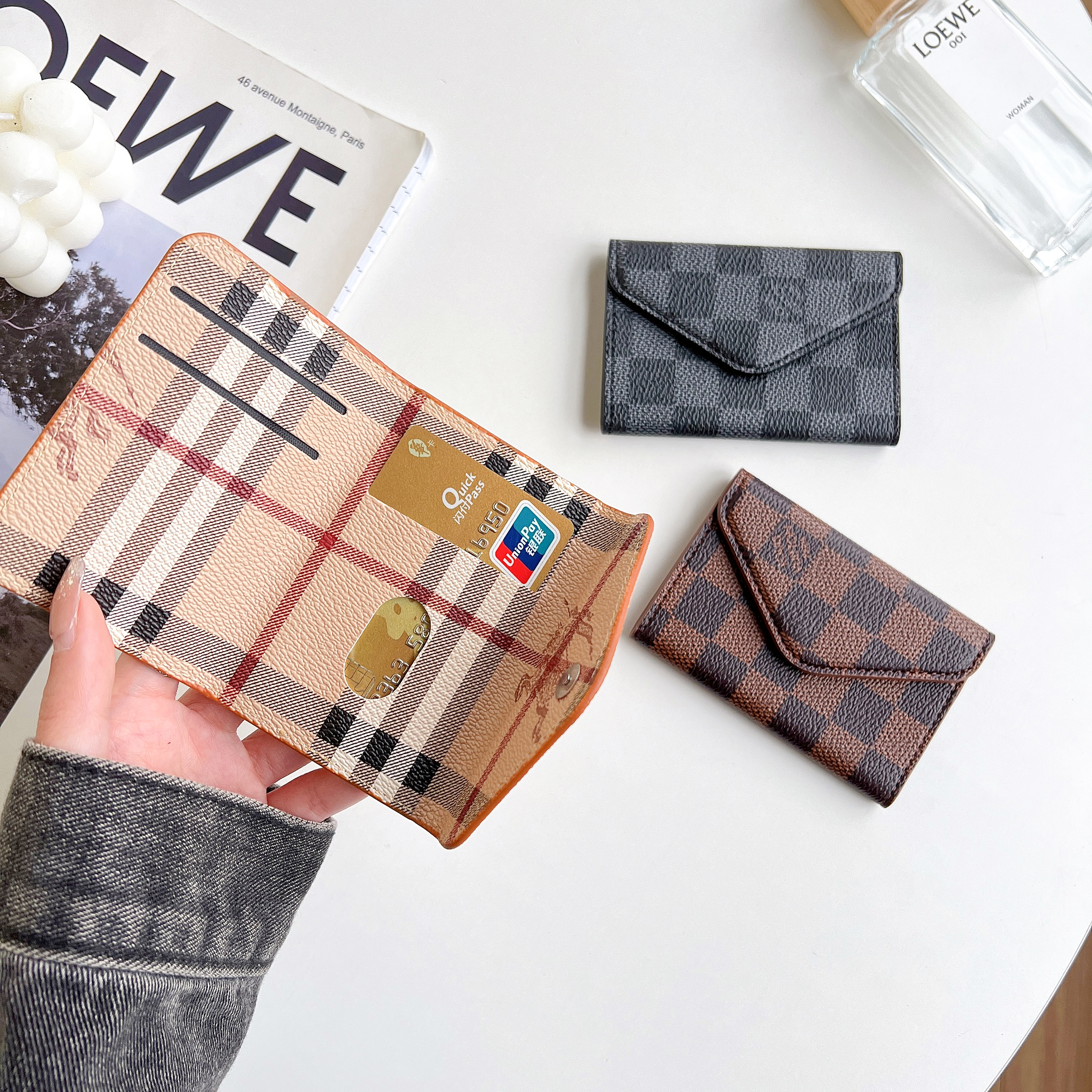 Classic Luxury Leather Wallet Card Holder With Snap Closure