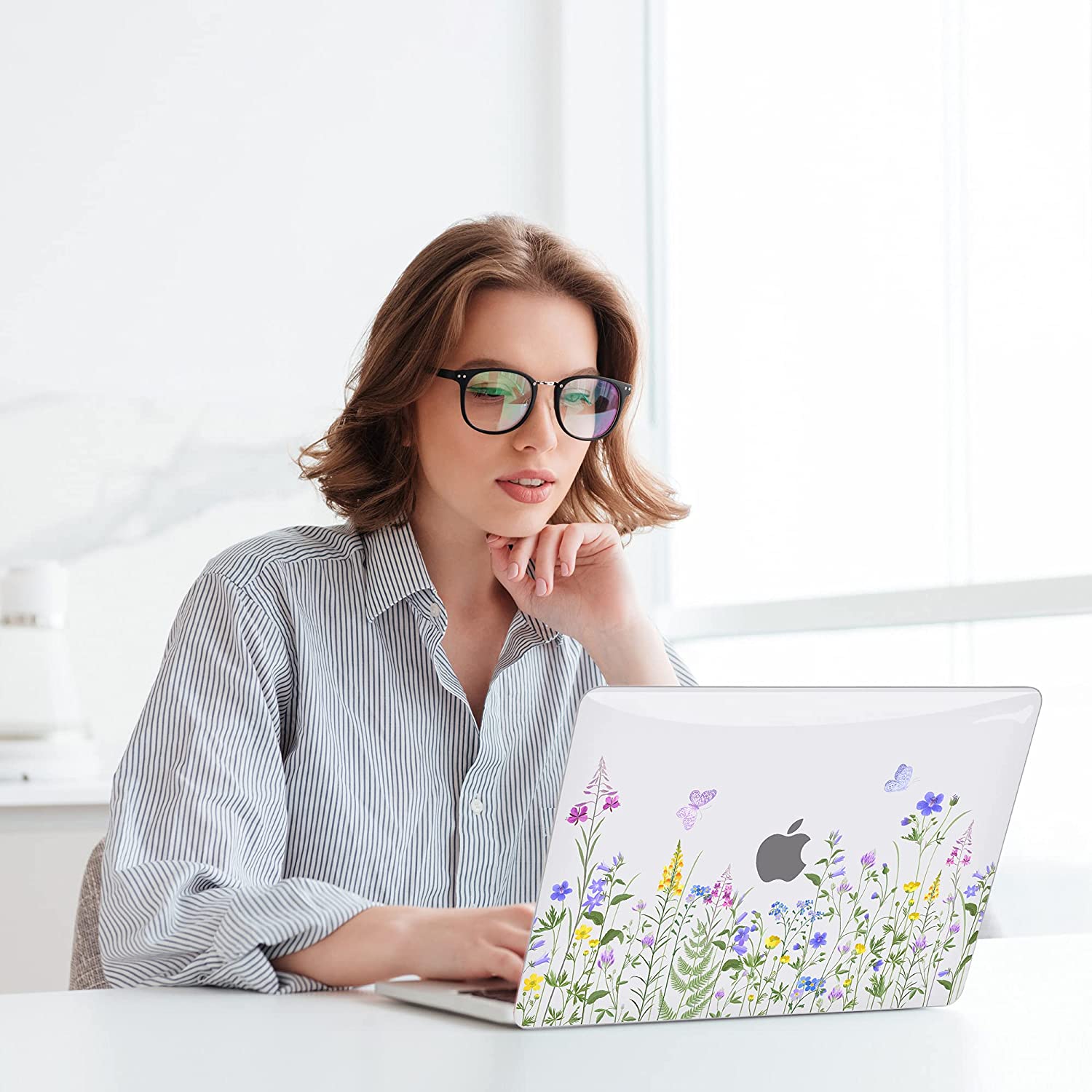 Butterfly in grass Macbook case-BELKCASE
