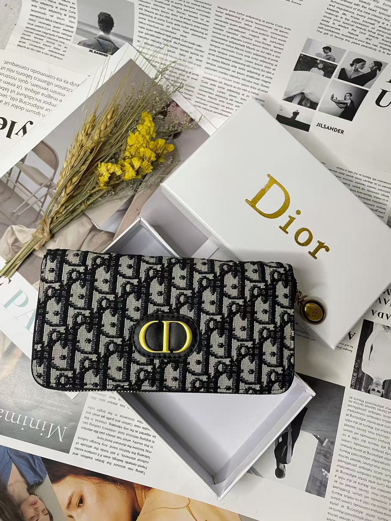 luxurious Canvas D Wallet