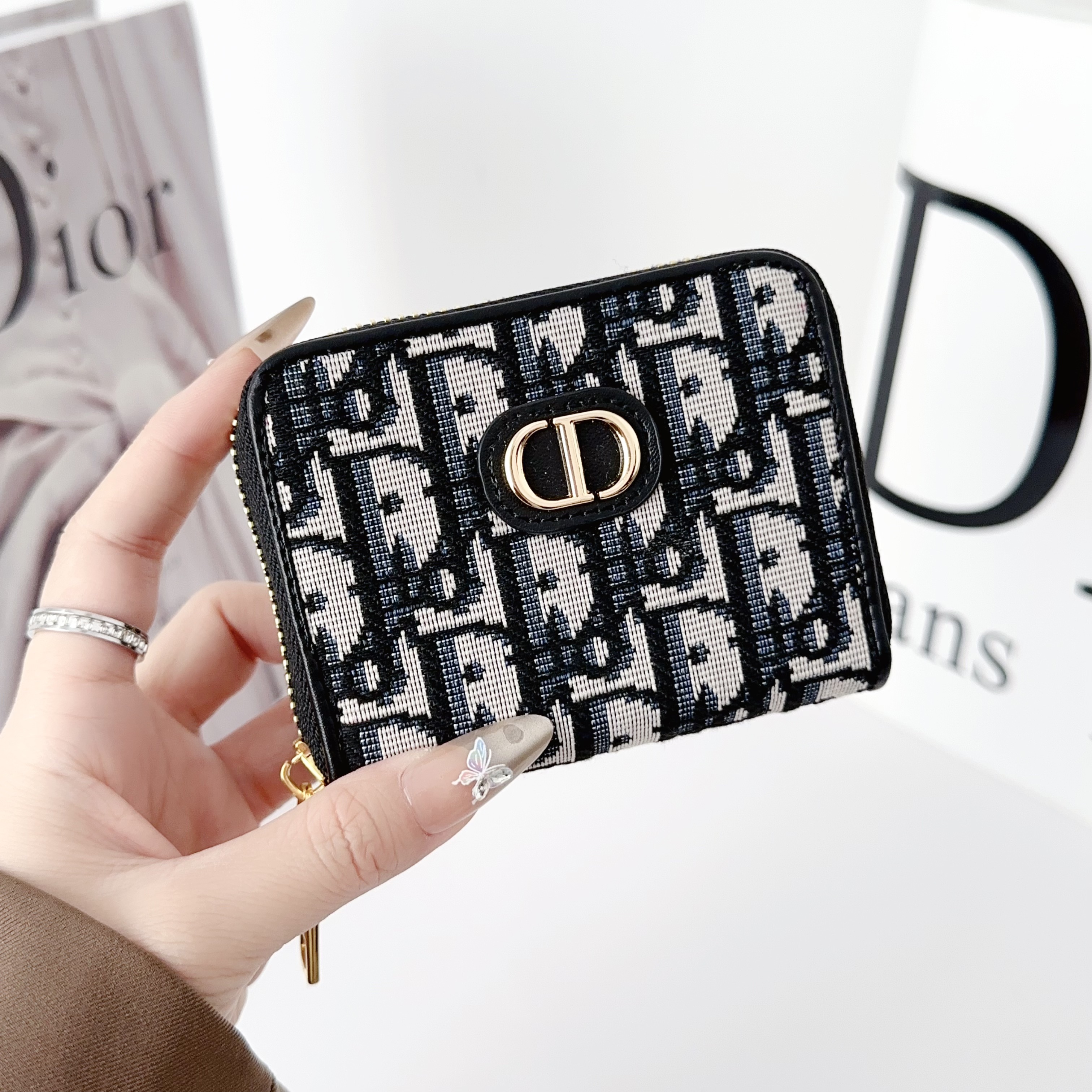 [Copy]Classic Luxury Leather Wallet Card Holder Metal floral decoration